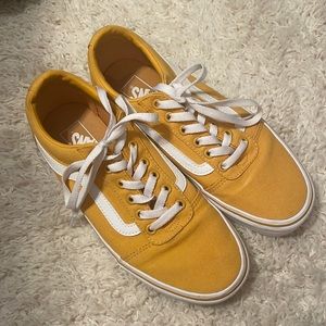 Vans Women’s Mustard yellow tennis shoes Sneakers classic EUC Size 9